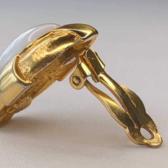 Donald Stannard Milk Glass Gold Tone Earrings - Picture 5 of 6